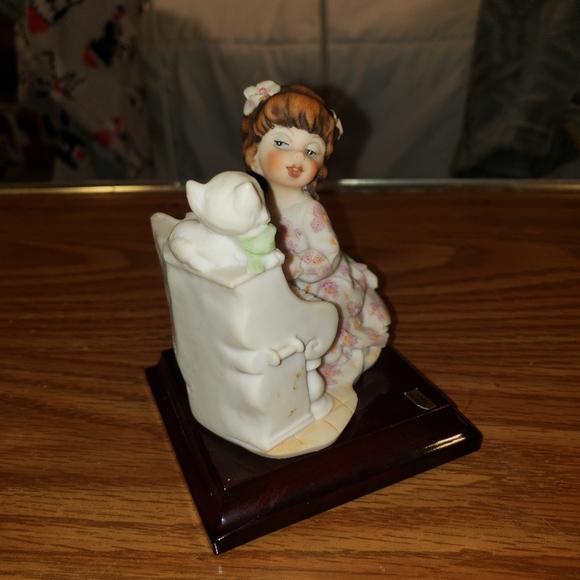 G. Armani Sculpture Girl Playing Piano - Picture 3 of 12